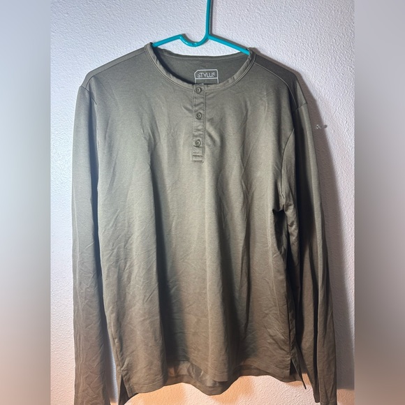 STYLUS Other - Olive green men lightweight polyester pullover men shirt size m